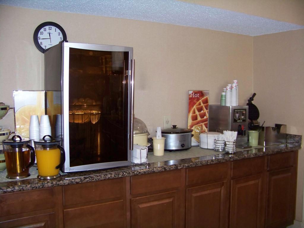 Quality Inn Huntersville Near Lake Norman Ngoại thất bức ảnh