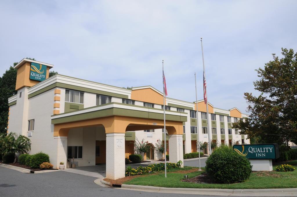 Quality Inn Huntersville Near Lake Norman Ngoại thất bức ảnh