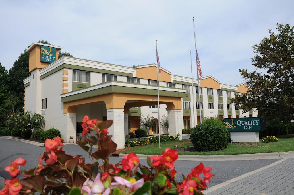 Quality Inn Huntersville Near Lake Norman Ngoại thất bức ảnh