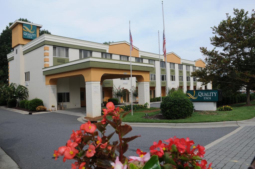 Quality Inn Huntersville Near Lake Norman Ngoại thất bức ảnh