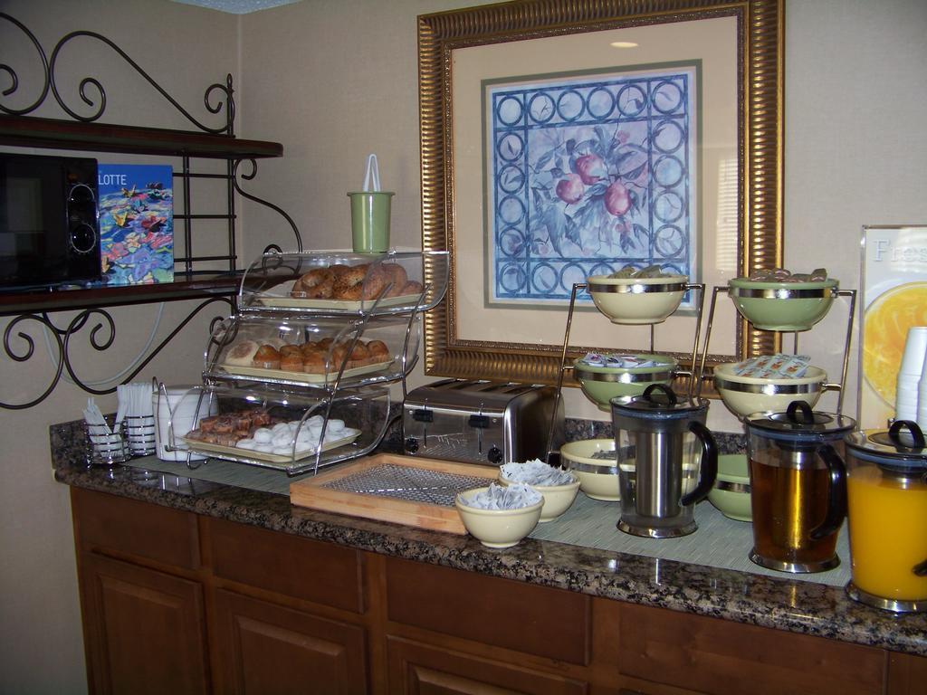 Quality Inn Huntersville Near Lake Norman Ngoại thất bức ảnh