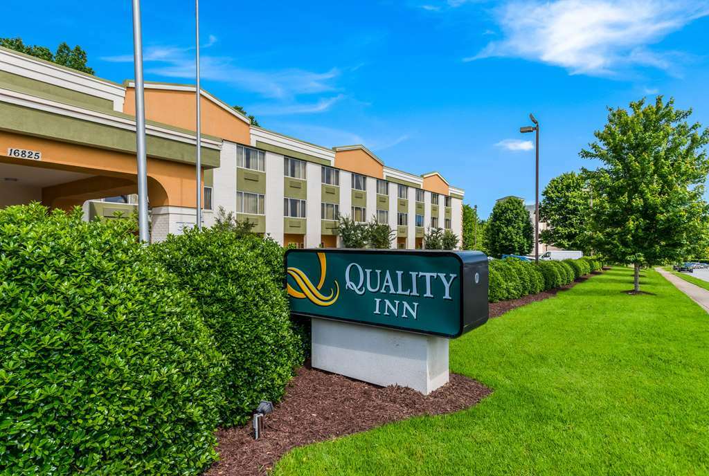 Quality Inn Huntersville Near Lake Norman Ngoại thất bức ảnh